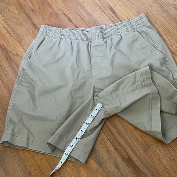 Pair of Lands’ End Mid-Rise Shorts/Size 8 - Picture 8 of 12